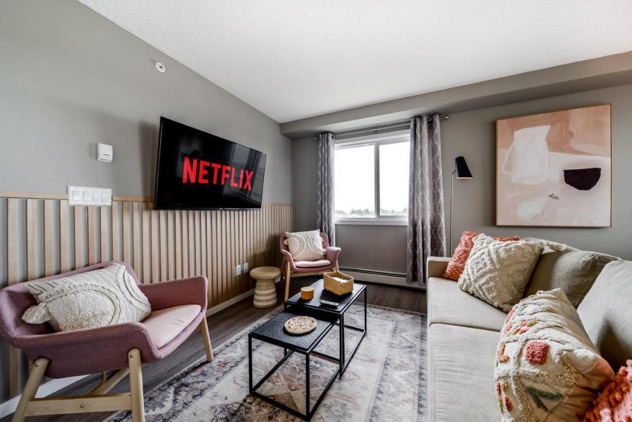 Peaceful Oasis Condo, Ac, Top Floor, Secure Ug Parking, Balcony, King Bed! エドモントン エクステリア 写真
