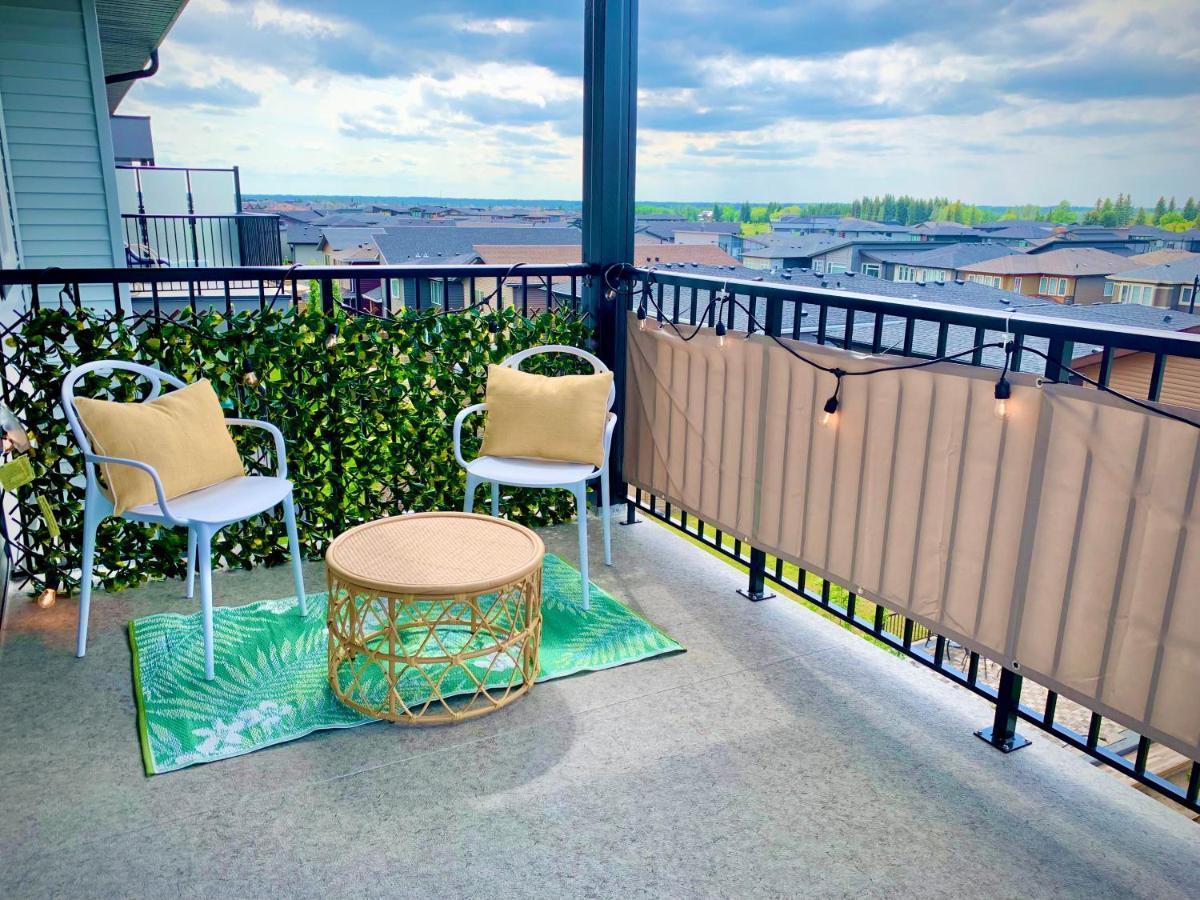 Peaceful Oasis Condo, Ac, Top Floor, Secure Ug Parking, Balcony, King Bed! エドモントン エクステリア 写真